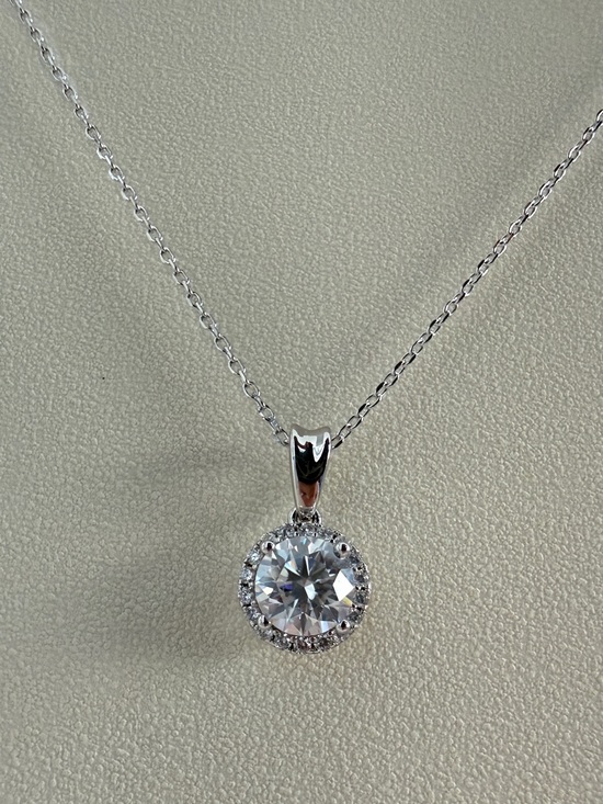 Jewelry - S925 Moissanite Round Halo Diamond Pendant Necklace
